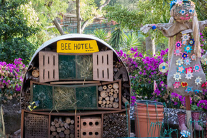 bee hotels - create a buzz
